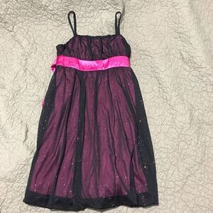 BCX girl Black and cherry red dress size 7…S101￼